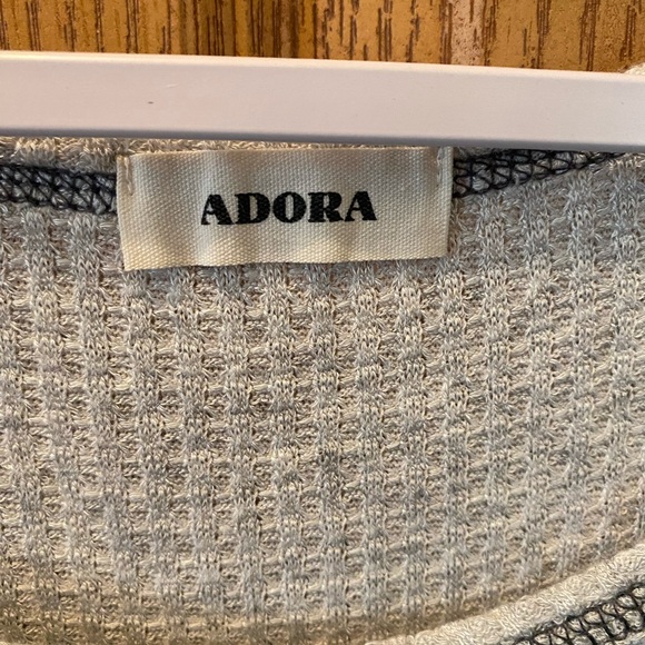 Adorable gray and white with tan accent - Picture 2 of 6